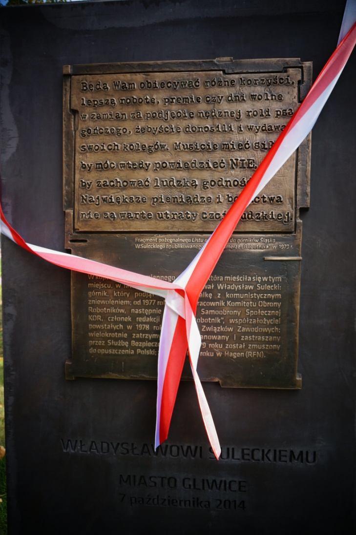 Pamięć przywrócona 7 października na terenie byłej KWK Gliwice odsłonięta została tablica pamiątkowa poświęcona pamięci Władysława