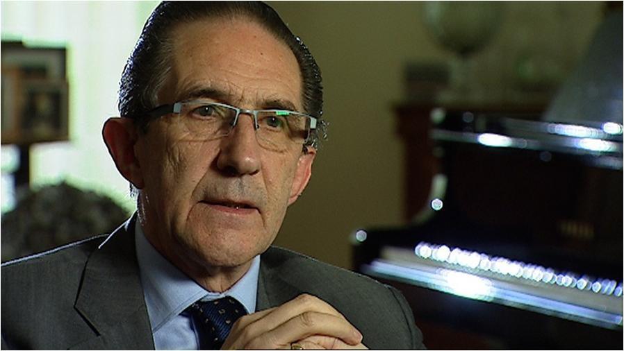 Willy Claes sekretarz generalny NATO 1994-1995 W październiku 1994 został sekretarzem generalnym NATO; rok później został zmuszony do ustąpienia, ponieważ udowodniono mu aferę korupcyjną związaną z