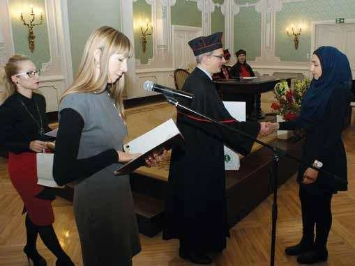MEDYK BIAŁOSTOCKI A K T U A L N O Ś C I Immatrykulacja bez indeksów Indeks to ponadczasowy symbol każdego studenta; niewielka zielona książeczka, z którą chodziło się po wpisy do prowadzących.