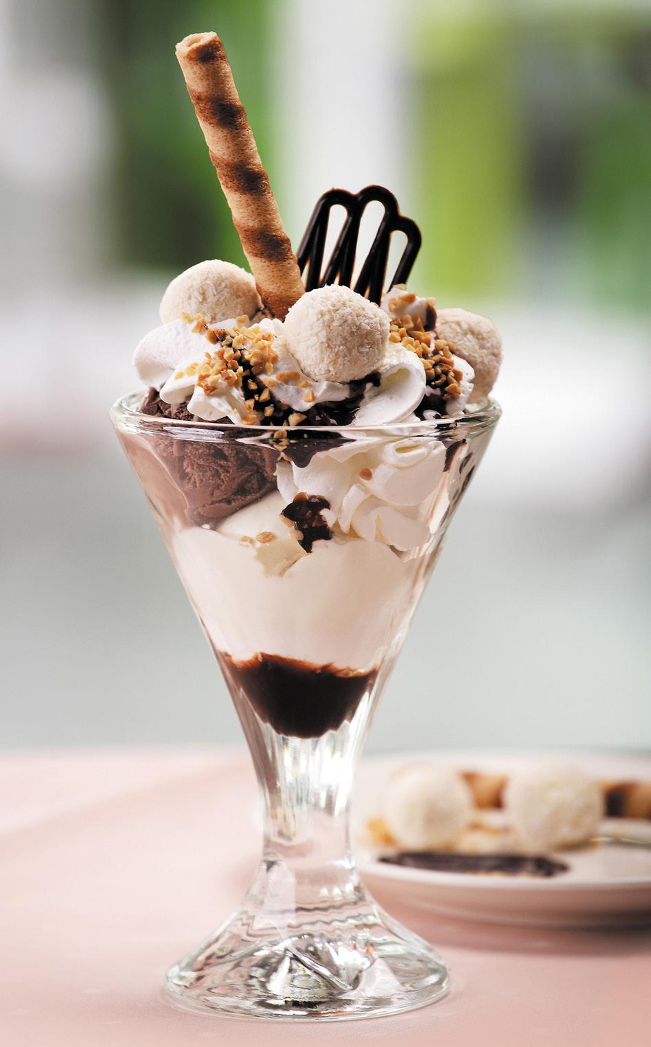 zł Deser Bounty / 170g Lody kokosowe, czekoladowe, cappuccino / kulki kokosowe / bita śmietana / orzechy arachidowe/ sos