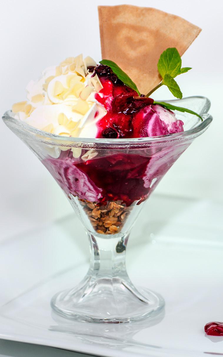 white chocolate sauce / peanuts / salty caramel balls 20 zł Wykwintna wiśnia / 190g Lody wiśniowe / granola / sos