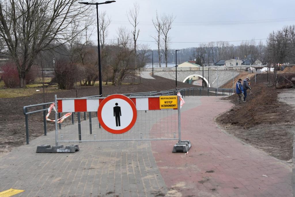 Realizowane są umowy związane z: wytyczeniem i wykonaniem ścieżki rowerowej do Stadionu Miejskiego przy ul.