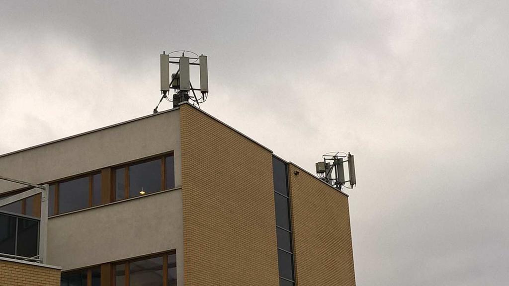 dachu budynku kampusu uniwersyteckiego w Krakowie przy ul. Łojasiewicza 6 Fot.