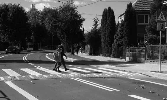 Gmina Bezpieczne przejście dla pieszych przy SP nr 1 ul. Polna ul. Górnej, w 2016 r. wyremontowano drogę od skrzyżowania z ul. Spółdzielczą do skrzyżowania z ul. Żytnią.