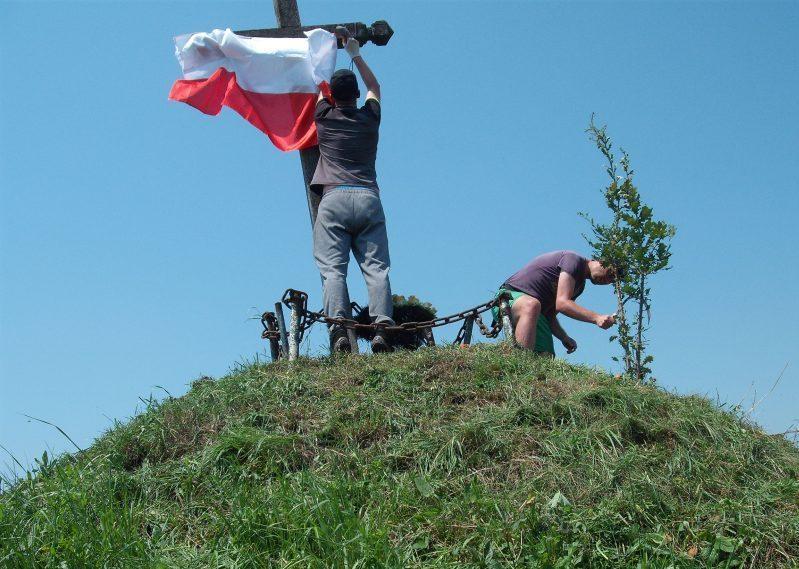 Zarządca cmentarza rzadko przeprowadza jakiekolwiek prace porządkowe.