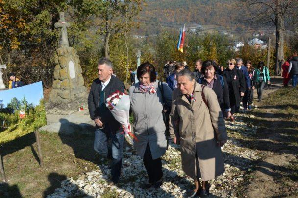 Tam gdzie rodziła się Niepodległa Łukasz Wolski W przeddzień setnej rocznicy odzyskania przez Polskę niepodległości, wolontariusze akcji Mogiłę pradziada ocal od zapomnienia wzięli udział w dwóch