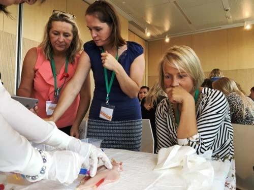 pierwszych wspólnych warsztatach EDTNA/ERCA i Medtronic: Nowoczesne Techniki Kaniulacji Przetoki podczas 46.