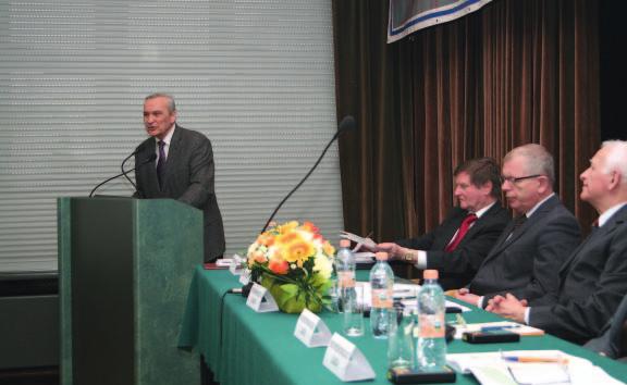 Jerzy Gładysiak - przewodniczący zarządu oddziału PZITB w Poznaniu Przewodniczący Zarządu Oddziału PZITB w Poznaniu Jerzy Gładysiak podziękował za zaproszenie na obrady zjazdu.