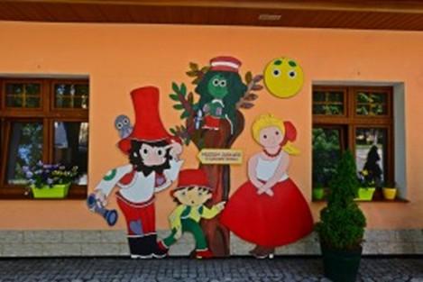 - w Kudowie działa również Muzeum Zabawek oraz Muzeum Żaby, gromadzące wszelkie gadżety związane z tym płazem.