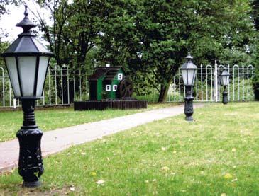 Berlux o wietlenie fasady powinno wydobywa pi kno architektury i detali; ogród o wietlamy punktowo, podkre lamy wtedy jego najpi kniejsze elementy; niektóre reflektory maj wbudowany system odp dzaj