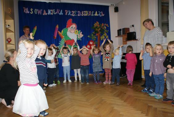 Mogły zobaczyć tropy dinozaurów, podziwiały muszle ślimaków, liczne okazy minerałów i skamieniałości.
