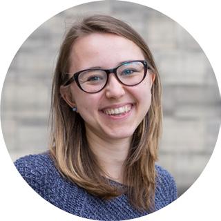 całym społeczeństwie. Miłośniczka kotów i dobrej herbaty :) Monika Dubiel Dziennikarka, psycholożka i filolożka hiszpańska, pracuje w Fundacji Kultury bez Barier, osoba niewidoma.