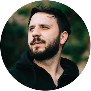 UCZESTNICY Konrad Kozłowski Osoba Głucha, od urodzenia żyje w świecie ciszy i kulturze Głuchych.