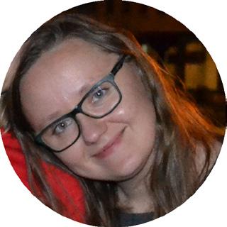 Interesuje się problematyką Głuchych, językiem migowym i kulturą Głuchych. Pracuje w charakterze tłumacza języka migowego.