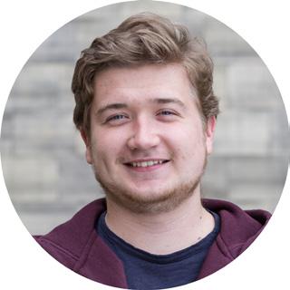 Prowadzi szkolenia z zakresu udostępniania kultury dla osób Głuchych posługujących się wyłącznie Polskim Językiem Migowym.