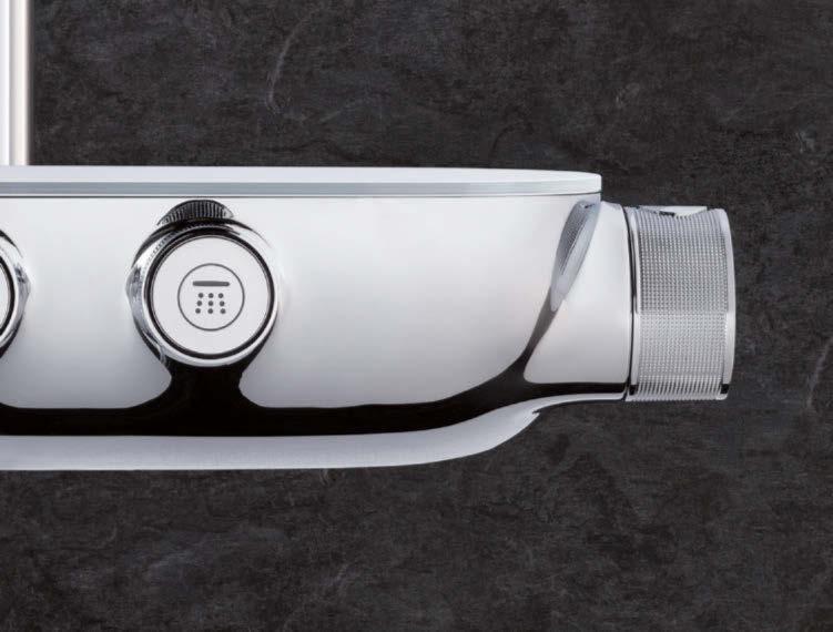 jednostrumieniową deszczownicą i prysznicem ręcznym. Wersja natynkowa GROHE SmartControl zawiera zintegrowaną półkę na kosmetyki.