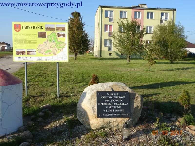 w obozie krychowskim pojawili się pierwsi Żydzi. Łącznie przez teren obozu przeszło około 5000 ludzi. Tragiczne warunki bytowe dziesiątkowały więźniów.