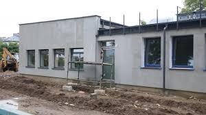 Znajdują się tu: 4 sale zajęć, sala przystosowana do prowadzenia terapii sensorycznej oraz pomieszczenie