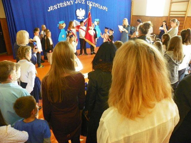 A na koniec pierwszaki otrzymały prezenty od rodziców i starszych kolegów. Jaźwina. Panie Jezu Chryste. Ty wołasz nas do służby liturgicznej. Spojrzyj na dobre nasze chęci. Umacniaj naszą wolę.