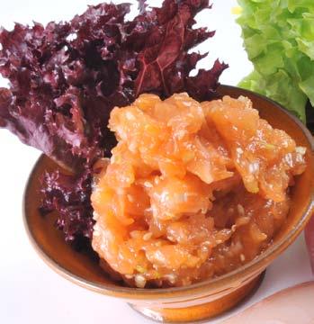 kolendrą 10 zł Przystawki Yaki gyoza pierożki z nadzieniem warzywnym 3 Krewetki w tempurze Tatar z łososia 45