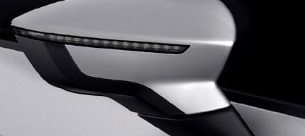 SEAT CARE Pakiet Comfort+ 17 : / Media Sytem Plu z 8-calowym ekranem dotykowym, odtwarzaczem CD i 8 głośnikami / Elektrycznie otwierany dach panoramiczny / Full Link Pakiet Skórzany 21 : / Skórzane