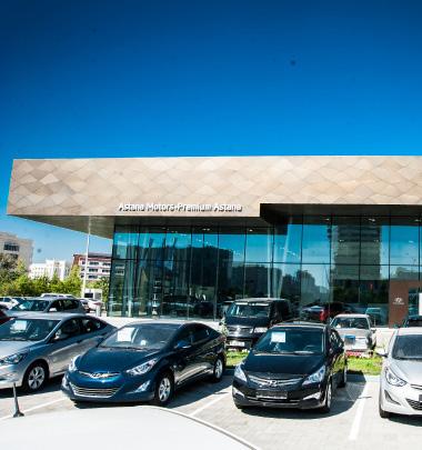Serwis samochodowy o powierzchni 2,500m² jest w stanie obsłużyć 1000-1500 pojazdów miesięcznie. Projekt architektoniczny został przygotowany przez Aleksandra Szewczenkę z RFrame Art, Astana.