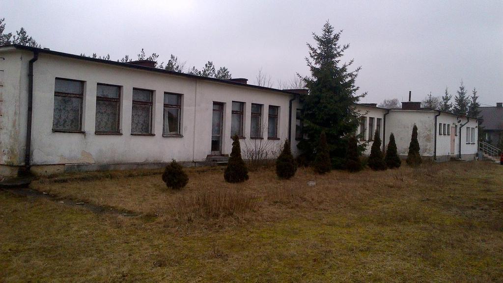 Na terenie miejscowości nie działa żaden podmiot świadczący usługi medyczne najbliższa placówka znajduje się w Chorzelach (ok. 5 km).
