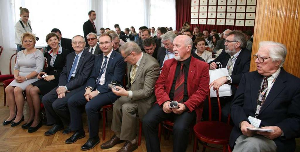 Startek, Anna Świercz-Prusiecka, w tle rodzice Mariusza Urbańskiego Komisja rozpoczyna pracę: prof. Zofia Więckowicz, prof. Janusz Walo, Jakub Szczepański, prof.