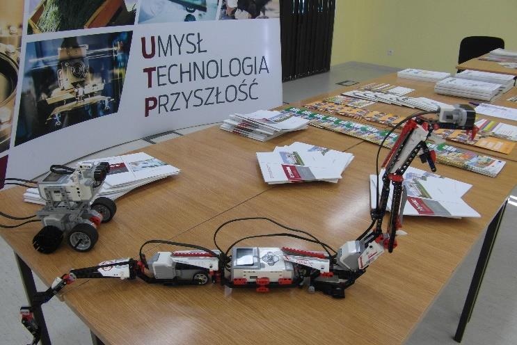 przygotowane programy umożliwiające sterowanie silnikami i czujnikami.