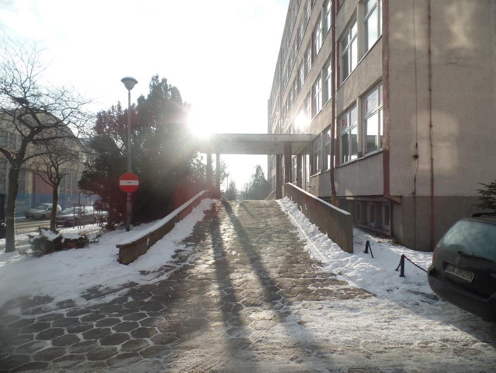 Widok na podjazd pod