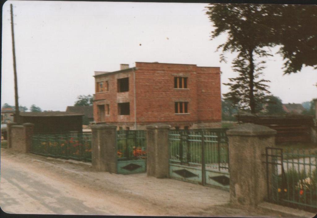 Ksiądz Adam Klyszcz Urodził się 30 X 1933 roku w Spóroku, parafia Krasiejów.