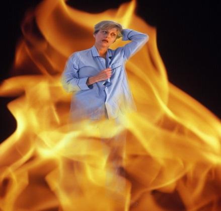 } Najbardziej charakterystyczny objaw } Z ang.: hot flushes; potocznie tzw.: wary Superstarsi.