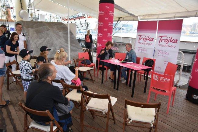 Lato z Radiem gra z Gdyni! Rozpoczynamy! W piątek słuchacze Polskiego Radia mogli usłyszeć na antenach pierwsze audycje prosto z Gdyni.