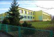 w Strzelewie - 64 dzieci, w Samsiecznie - 76 dzieci oraz w Trzemiętowie - 101 dzieci. Natomiast do 2 gimnazjów uczęszcza łącznie - 356 uczniów, z tego do gimnazjum w Sicienku - 175 i w Wojnowie - 181.