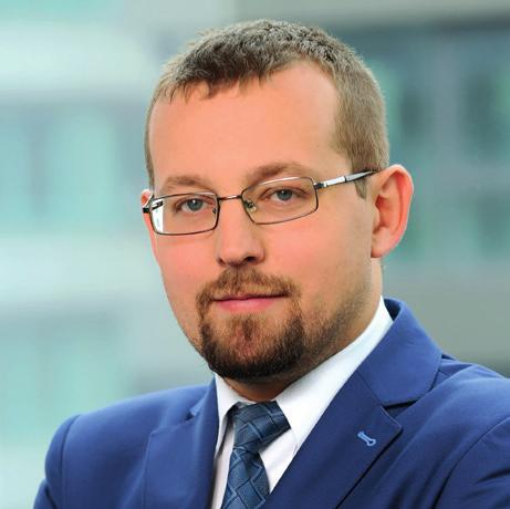 negocjując umowy towarzyszące ofercie publicznej.