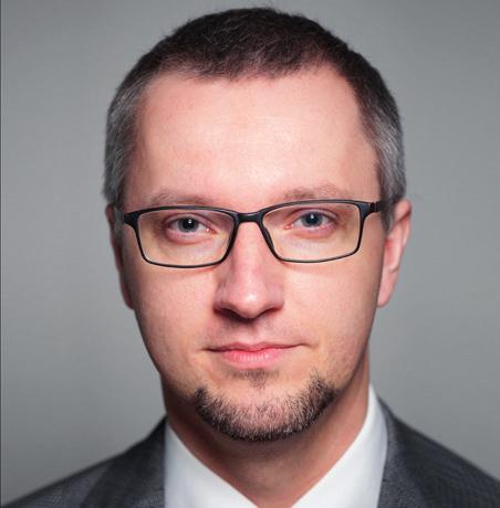 W latach 2009-2010 był zatrudniony w Konfederacji Pracodawców Polskich. Wcześniej przez trzy lata pracował w UniCredit CAIB Poland.
