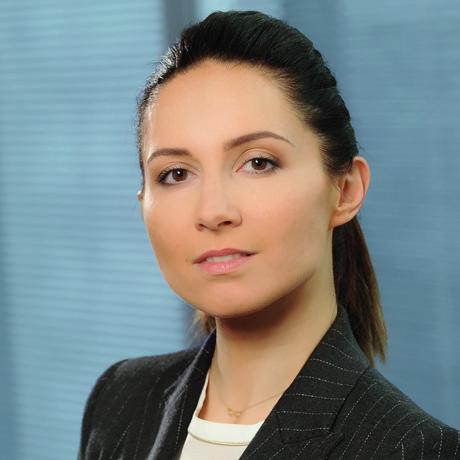 Ida Komorowska-Moj Radca Prawny, Partner, Szef Praktyki Fuzji i Przejęć, Kochański Zięba i Partnerzy Specjalizuje się w prawie handlowym, cywilnym oraz prawie rynków kapitałowych.