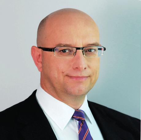 Specjalizuje się w obsłudze transakcji sprzedaży udziałów i akcji, w tym na rynku regulowanym, a także sprzedaży przedsiębiorstw i ich części.