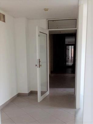 pozycja nr 8 ul. Nowolipki 2A - pow. 601,30 m 2 Zdjęcia lokalu Przydatne adresy/telefony 1.
