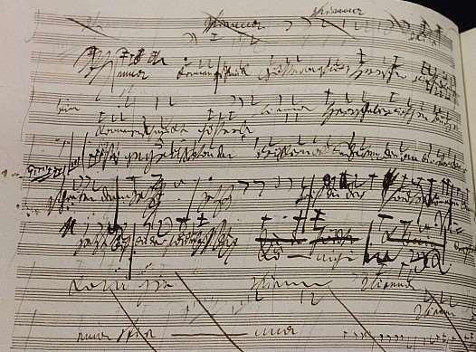 LUDWIG VAN BEETHOVEN - TWÓRCZOŚĆ Beethoven był jednym z najbardziej rewolucyjnych twórców w dziejach historii muzyki.