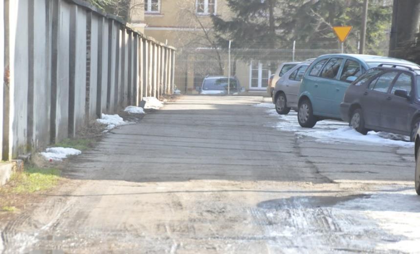 Inwestycje w infrastrukturę Drogi gminne: 8 427 000 zł Przebudowa chodnika przy ul. Mickiewicza (50 tys. zł) Przebudowa ul. Miłosza (100 tys. zł) Przebudowa ul. Asnyka (150 tys. zł) Przebudowa ul. Kraszewskiego (400 tys.