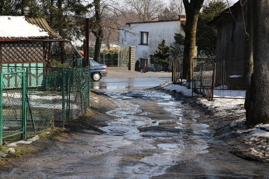 Inwestycje w infrastrukturę Drogi gminne: 8 427 000 zł Przebudowa ul. Konfederackiej (100 tys. zł) Przebudowa ul. Bocznej Szczytniańskiej (20 tys. zł) Przebudowa ul. Kruhel Pawłosiowski - II etap (153 tys.