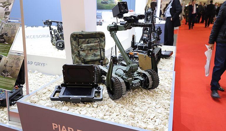 Wśród oferowanych przez PIAP akcesoriów CBRNE możemy wyróżnić próbnik podłoża, R-Sensor (EKO- C), C-Sensor (LCD), modułowy próbnik cieczy, wymazówkę środowiska, stację pogodową, adsorber SPME czy