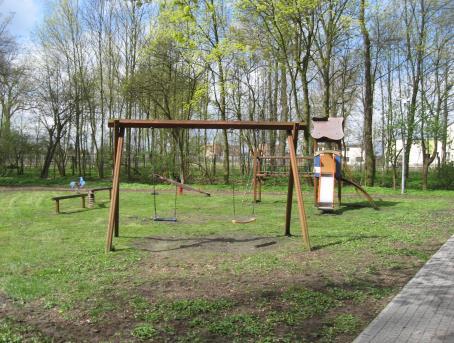 12.2017 r. 5. W stosunku do roku 2016: bez zmian. Liczba obiektów skontrolowanych 3 (60 %). W 1 obiekcie, podczas kontroli stwierdzono na konstrukcji zadaszenia sceny widoczne ubytki farby.