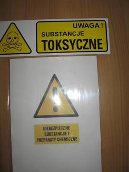 sposób przechowywania, właściwe oznakowanie, posiadanie kart charakterystyki i aktualnego wykazu substancji chemicznych i ich mieszaniny, wyposażenia w