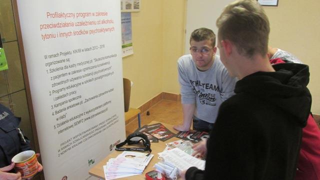 zakresie skutków zdrowotnych i społecznych używania substancji psychoaktywnych.