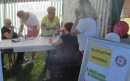 dla uczniów, plakaty, ulotkę informacyjną dla rodziców oraz cykl filmów edukacyjnych