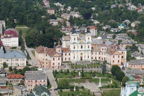 Liceum Krzemienieckie w pełnej krasie zdjęcie z góry zamkowej. Następnie wyruszyliśmy śladami krzemienieckiego poety.
