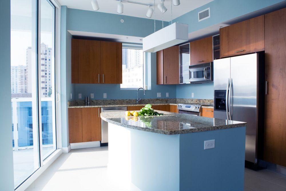 (fot. Dreamstime) Nowoczesne kuchnie wykończone w niebieskim kolorze to rozwiązanie dla kreatywnych osób o otwartym i logicznym umyśle.