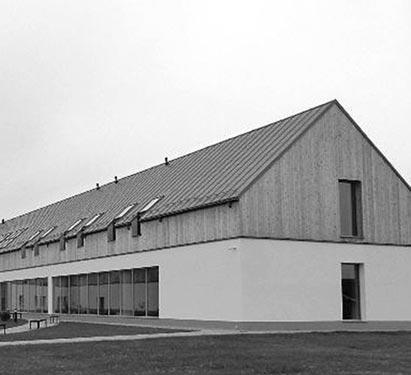 To wła śnie w tym ce lu, by ogra ni - czyć wpływ szkodliwych substancji na atmosferę, kompleks został wzbogacony o specjalne pompy ciepła.